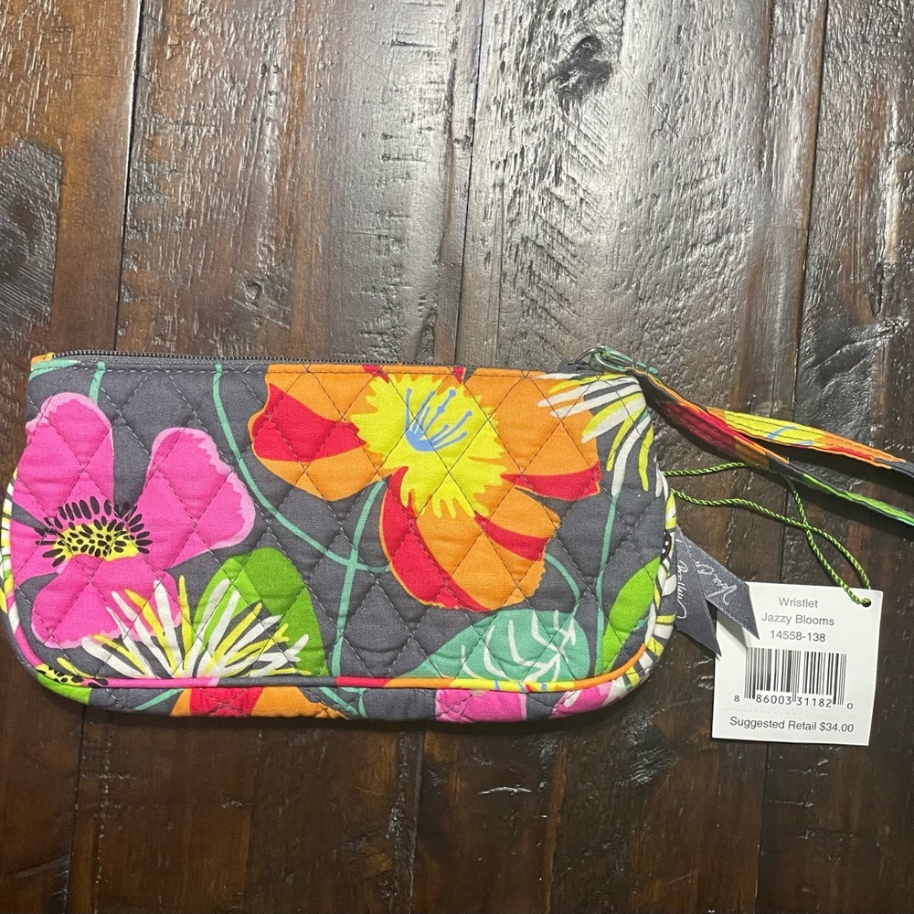 New with tags, Vera Bradley wristlet, jazzy blooms.